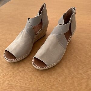 Never worn Gentle Soul by Kenneth Cole wedges.
